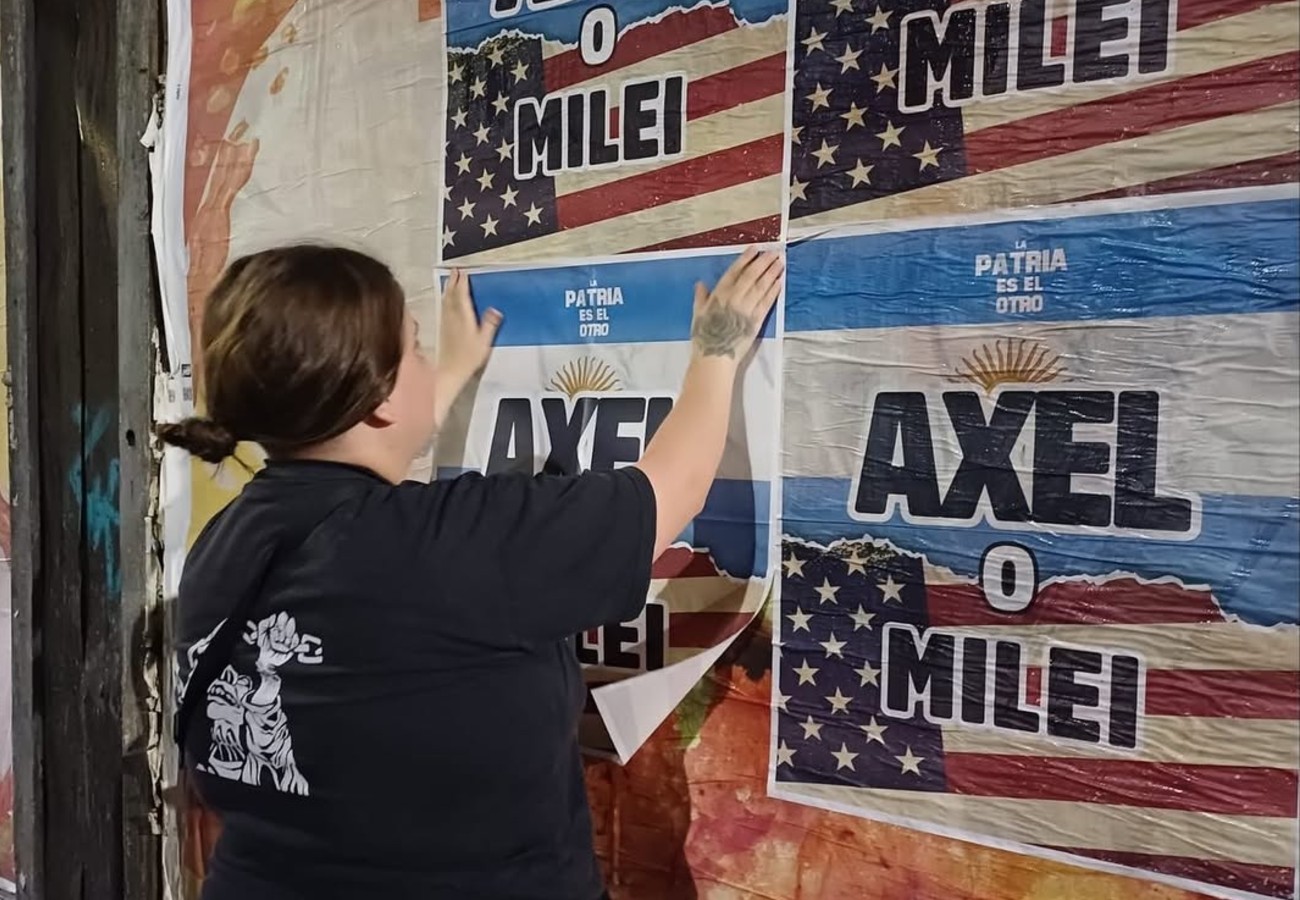 Imagen de Pintadas y afiches contra la entrega a EEUU